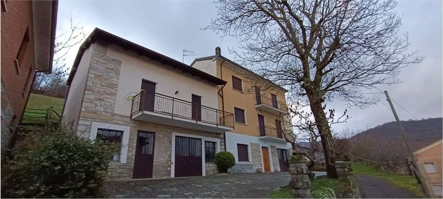 6 rooms House in Romagnese, Italy No. 6859