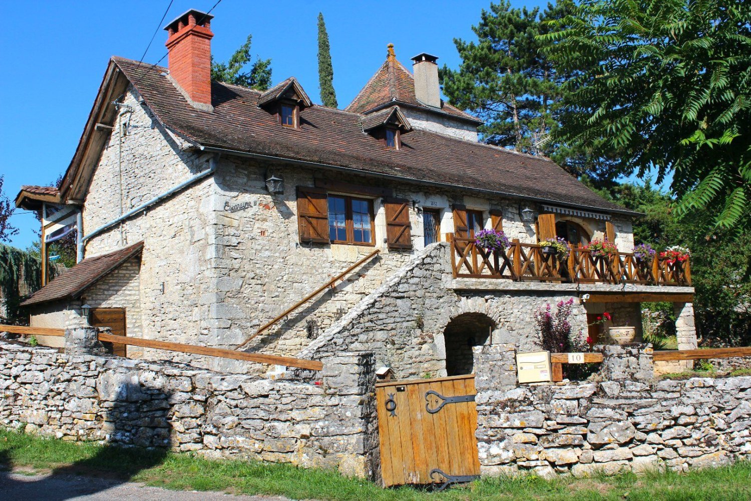 4 bedrooms House in Lot, France No. 325678