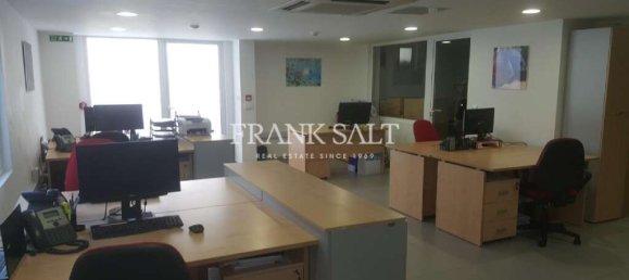 235m² Office in Ta' Xbiex, Malta No. 12819 16