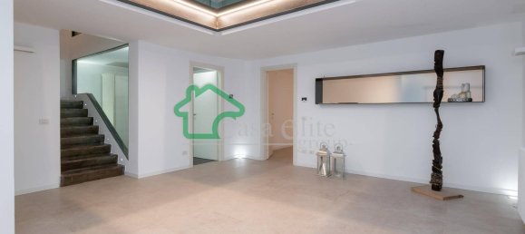 Дом с 5 комнатами в Крема, Италия № 208084 47