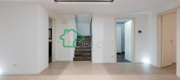 Дом с 5 комнатами в Крема, Италия № 208084 15