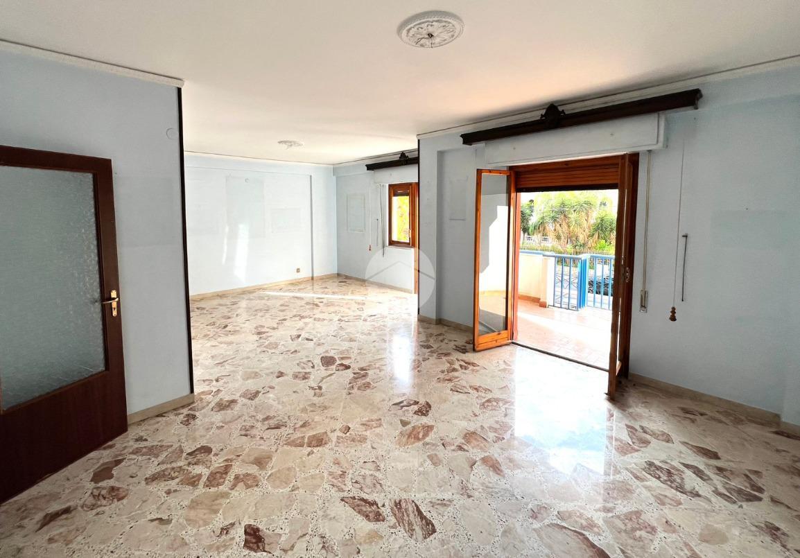 Квартира с 5 комнатами в Палермо, Италия № 237424