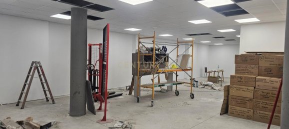 120m² Office in Santa Perpetua De Mogoda, Spain No. 158357 3