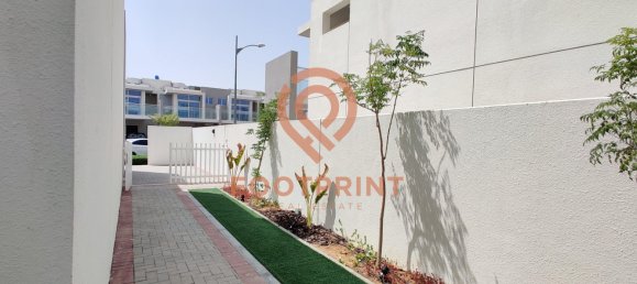 3 bedrooms Townhouse in Dubai, UAE No. 24693 23