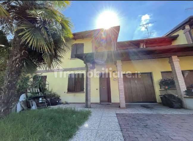 3 bedrooms House in Cento, Italy No. 283589