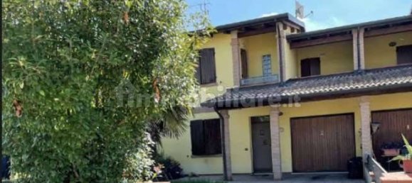 3 bedrooms House in Cento, Italy No. 283589 2