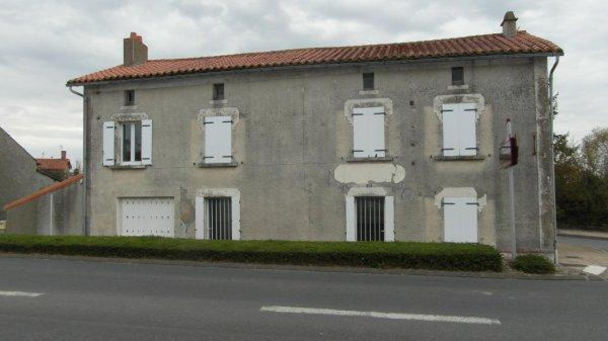 Casa de 3 dormitorios en Pompaire, France No. 22065