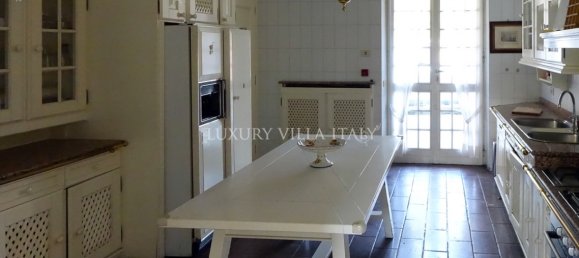 10 bedrooms Villa in Como, Italy No. 223052 13
