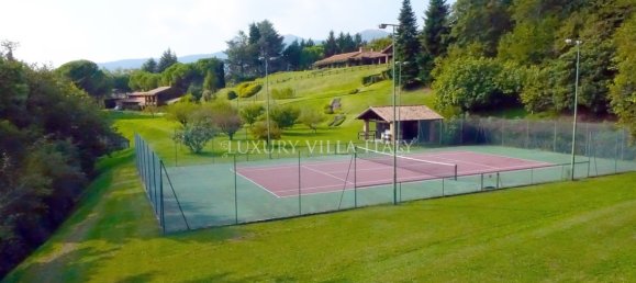 10 bedrooms Villa in Como, Italy No. 223052 2