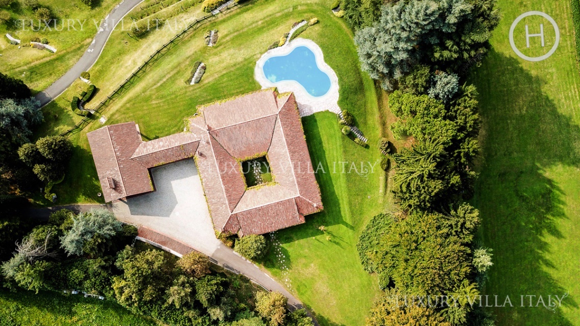 10 bedrooms Villa in Como, Italy No. 223052