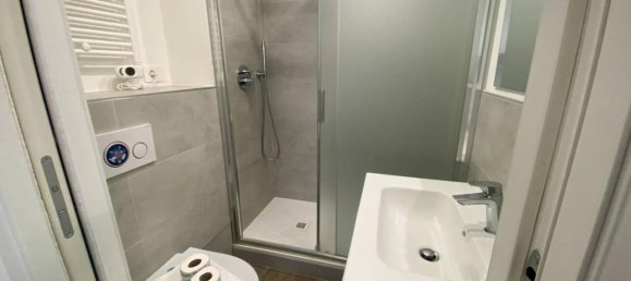 3 rooms Apartment in Milan, Italy No. 247402 3