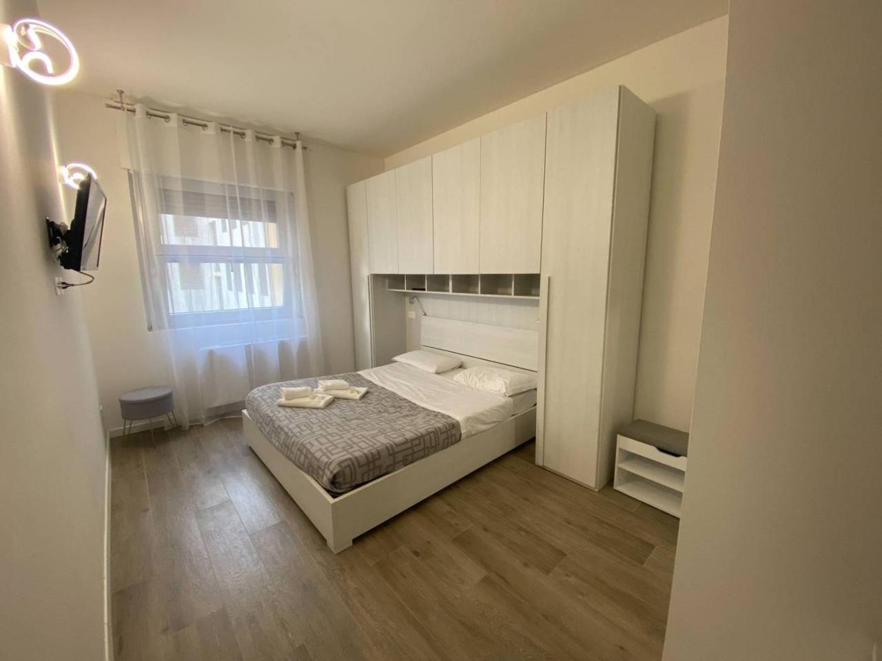 3 rooms Apartment in Milan, Italy No. 247402