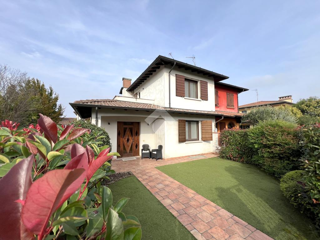 Villa de 3 dormitorios en Asola, Italy No. 236359