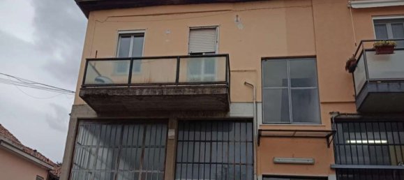 Apartamento de 3 habitaciónes en Pavia, Italy No. 180449 2