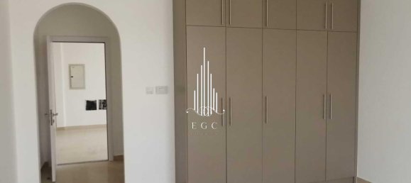 Villa T4 em Mohamed Bin Zayed City, UAE N.º 39252 2