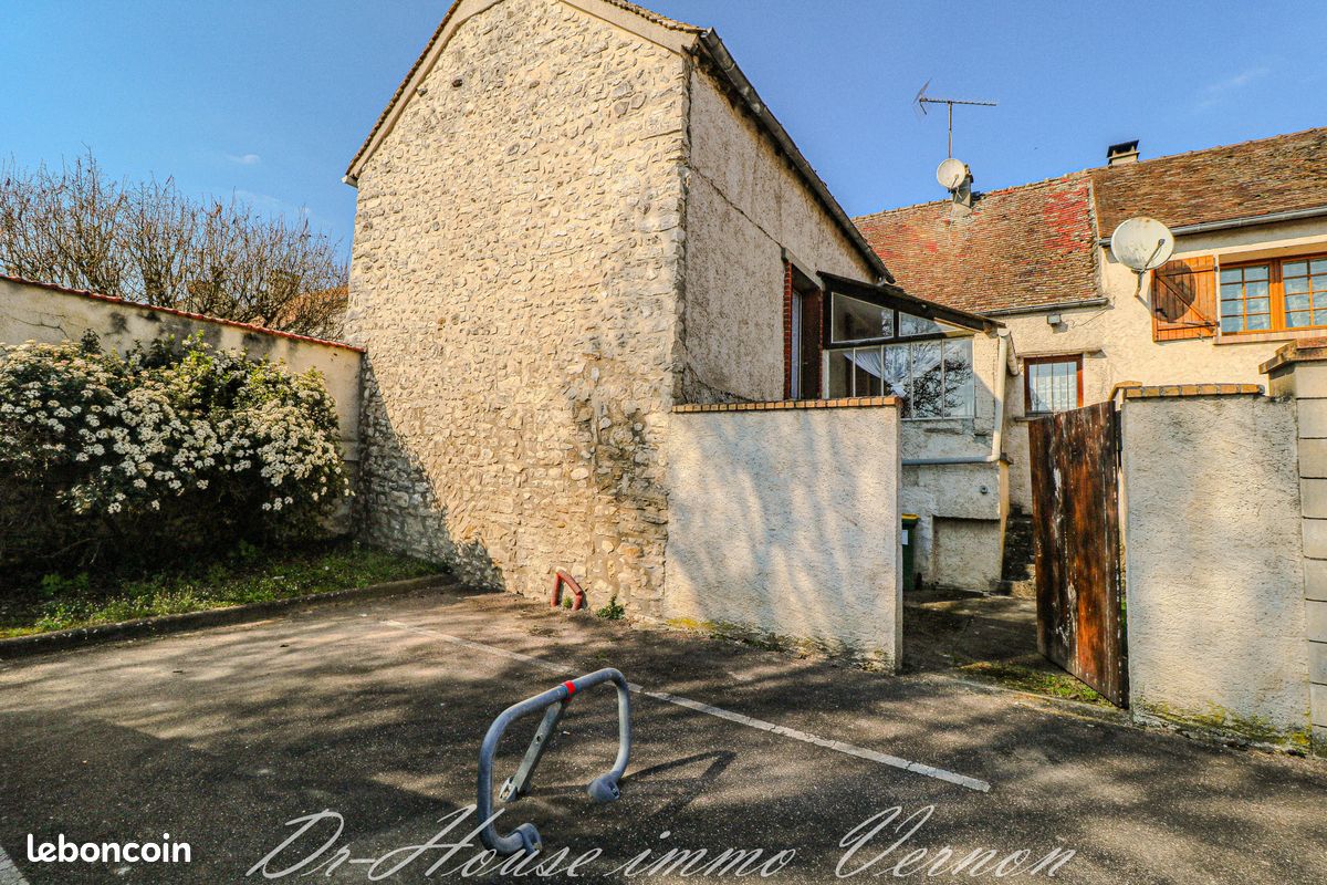 2 bedrooms House in Vert, France No. 123832