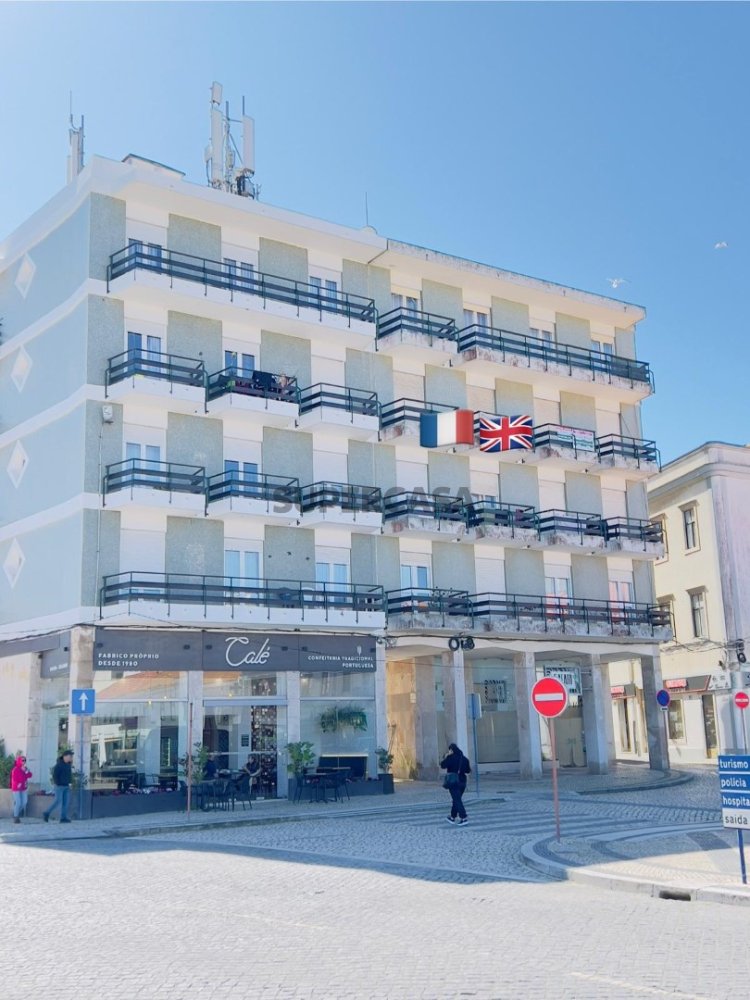809m² Building in Peniche, Portugal No. 157561