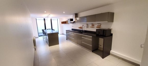 2 bedrooms House in Seine-et-Marne, France No. 167643 4