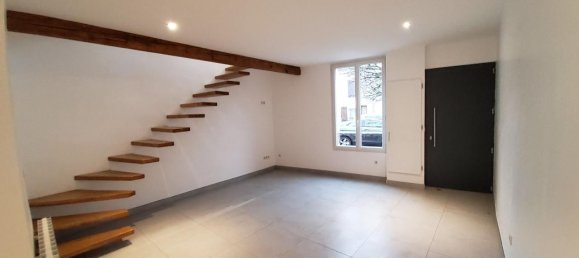 2 bedrooms House in Seine-et-Marne, France No. 167643 5