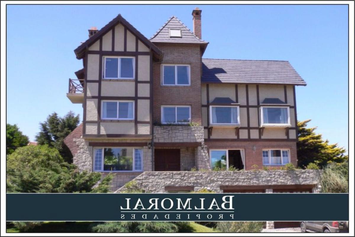 5 bedrooms House in Mar del Plata, Argentina No. 87160