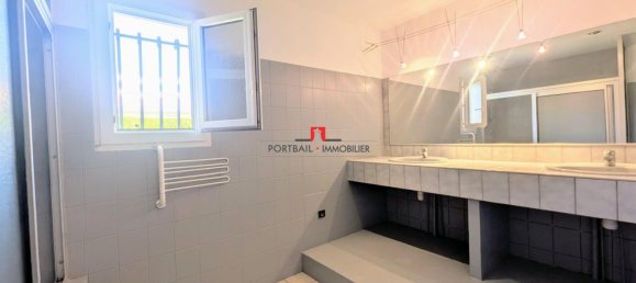 5 bedrooms House in Gironde, France No. 301994 3