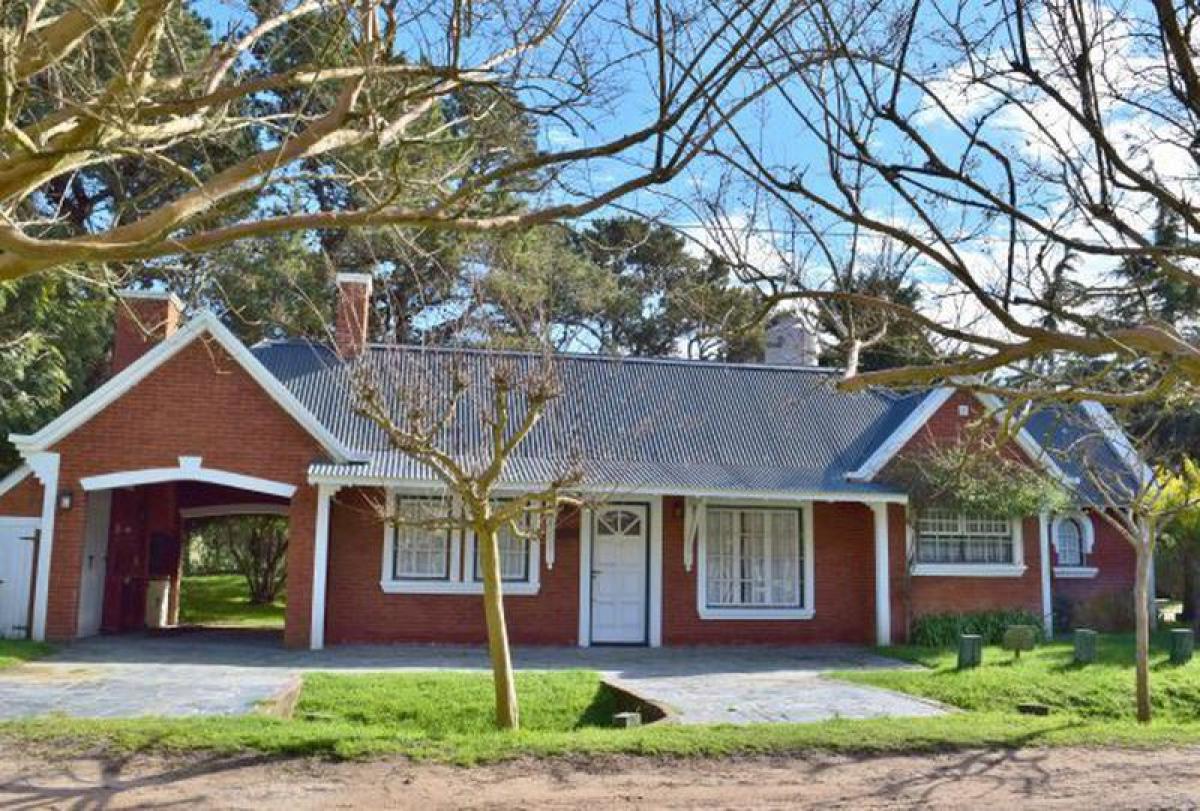 3 bedrooms House in Mar del Plata, Argentina No. 68382