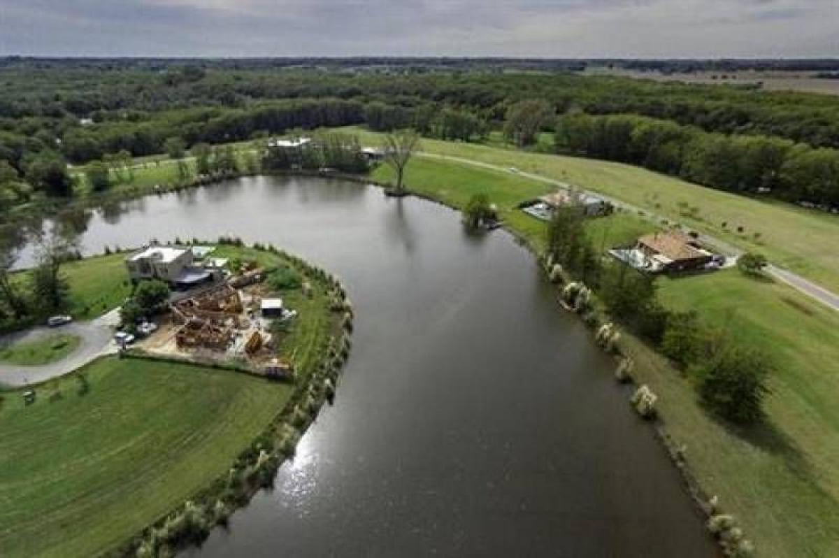 Дом с 3 спальнями в Пилар, Аргентина № 3597