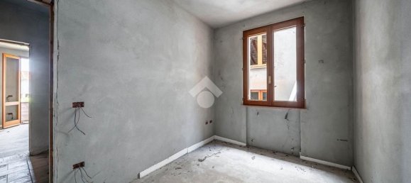 Lagerhaus in Gualtieri, Italy 1300m², Nr. 331639 24