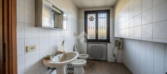 Lagerhaus in Gualtieri, Italy 1300m², Nr. 331639 10