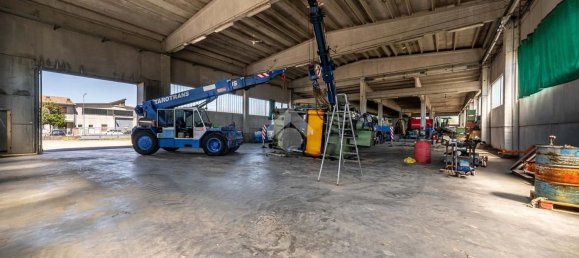 Lagerhaus in Gualtieri, Italy 1300m², Nr. 331639 5