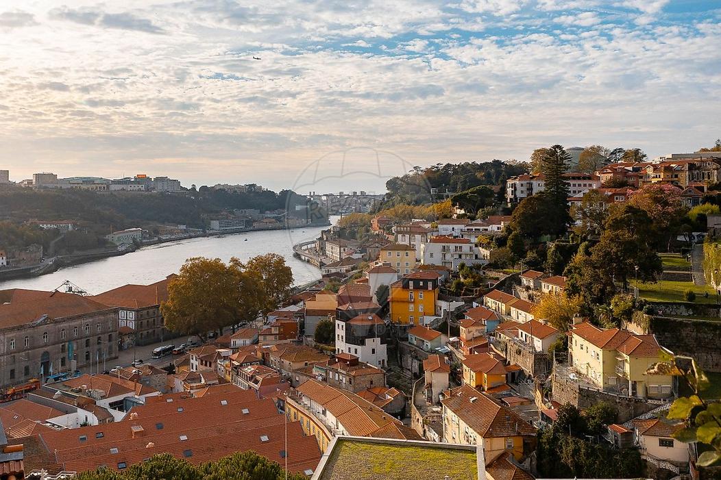 Gebäude in Porto, Portugal 277m², Nr. 215767