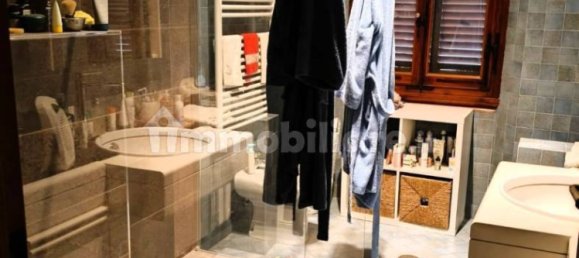 3 Schlafzimmer Haus in Signa, Italy, Nr. 361814 8