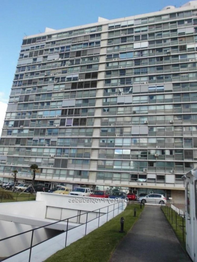 2 bedrooms Apartment in Montevideo, Uruguay No. 4403