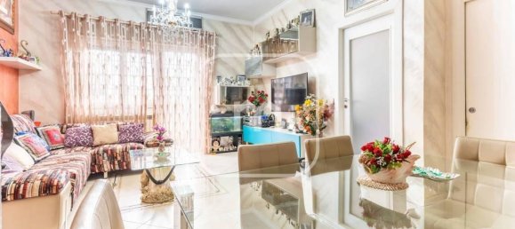 3 rooms Apartment in Rome, Italy No. 33713 2