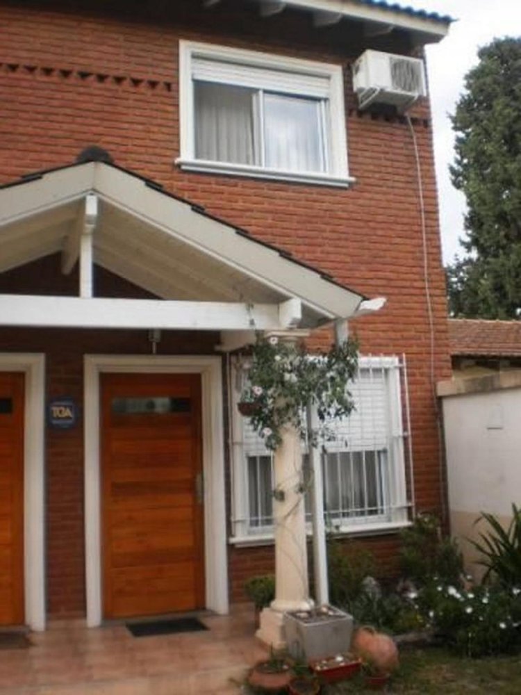 2 bedrooms House in Tres de Febrero, Argentina No. 7469