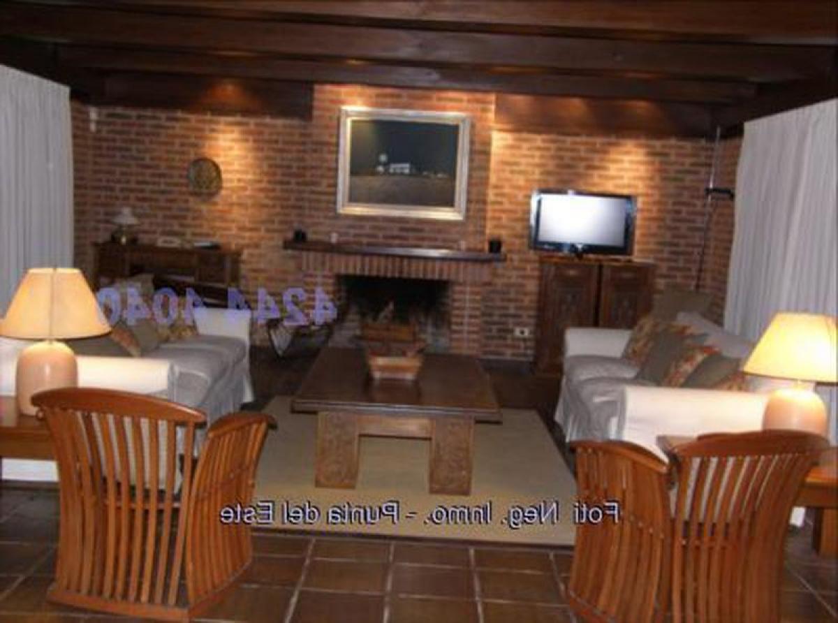 4 bedrooms House in Punta del Este, Uruguay No. 3064