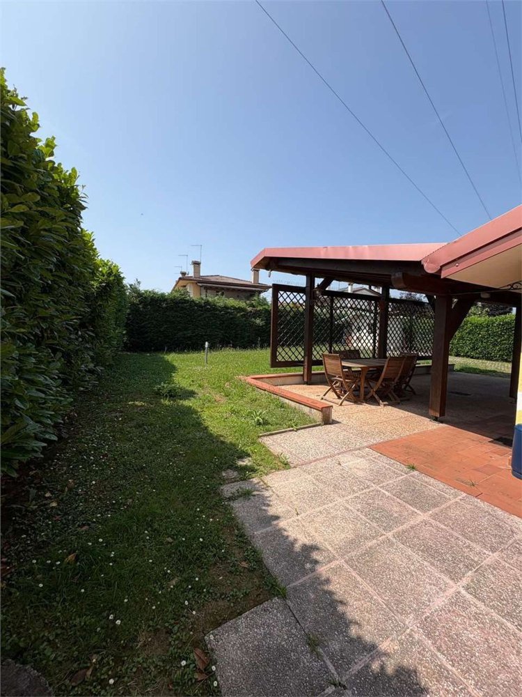 8 rooms Villa in Paese, Italy No. 300810