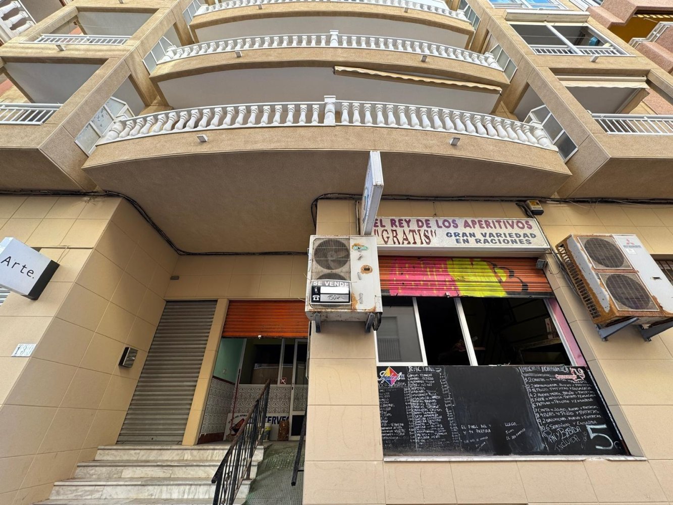 150 m² propiedad comercial en venta en Torrevieja, Alicante, Comunidad Valenciana, Spain № 369835