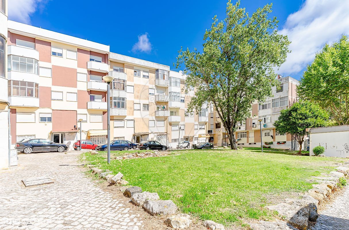 2 bedrooms Apartment in Rio de Mouro, Portugal No. 294377