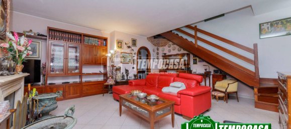 4 bedrooms Villa in Bubbiano, Italy No. 295870 4