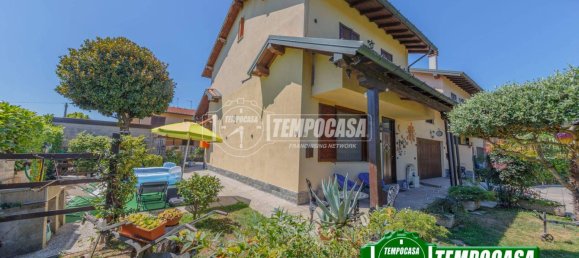 4 bedrooms Villa in Bubbiano, Italy No. 295870 2