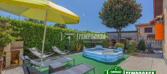 4 bedrooms Villa in Bubbiano, Italy No. 295870 3