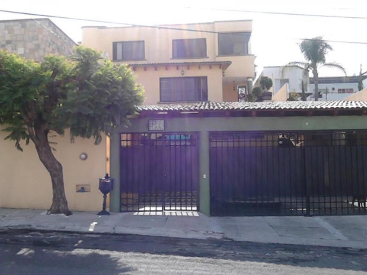 Casa de 3 dormitorios en Querétaro, Mexico No. 145553