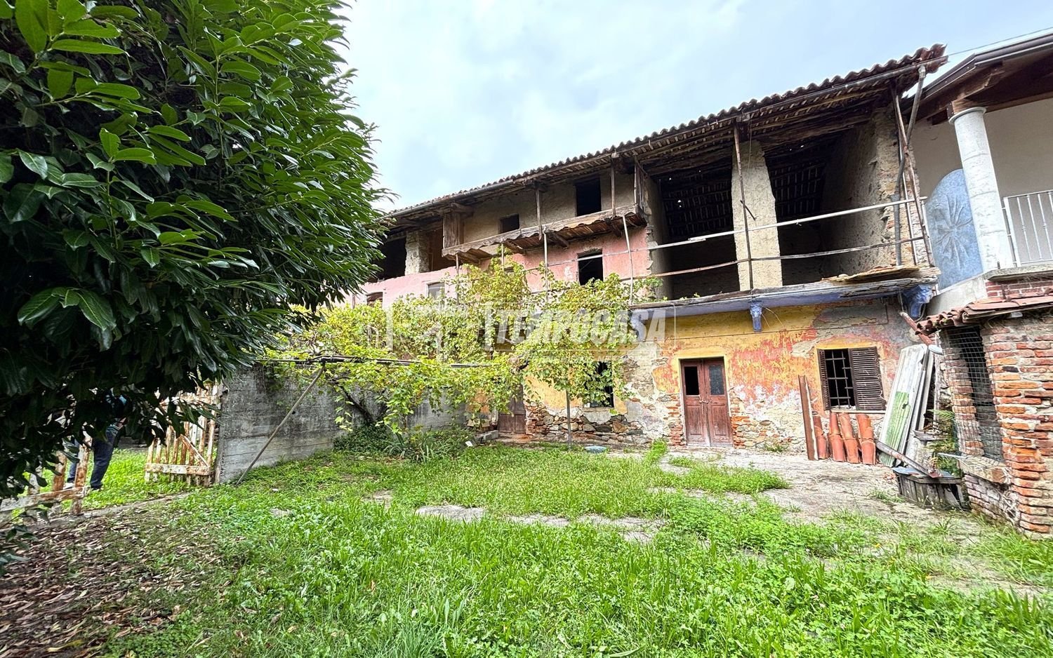 7 bedrooms House in Turin, Italy No. 398005