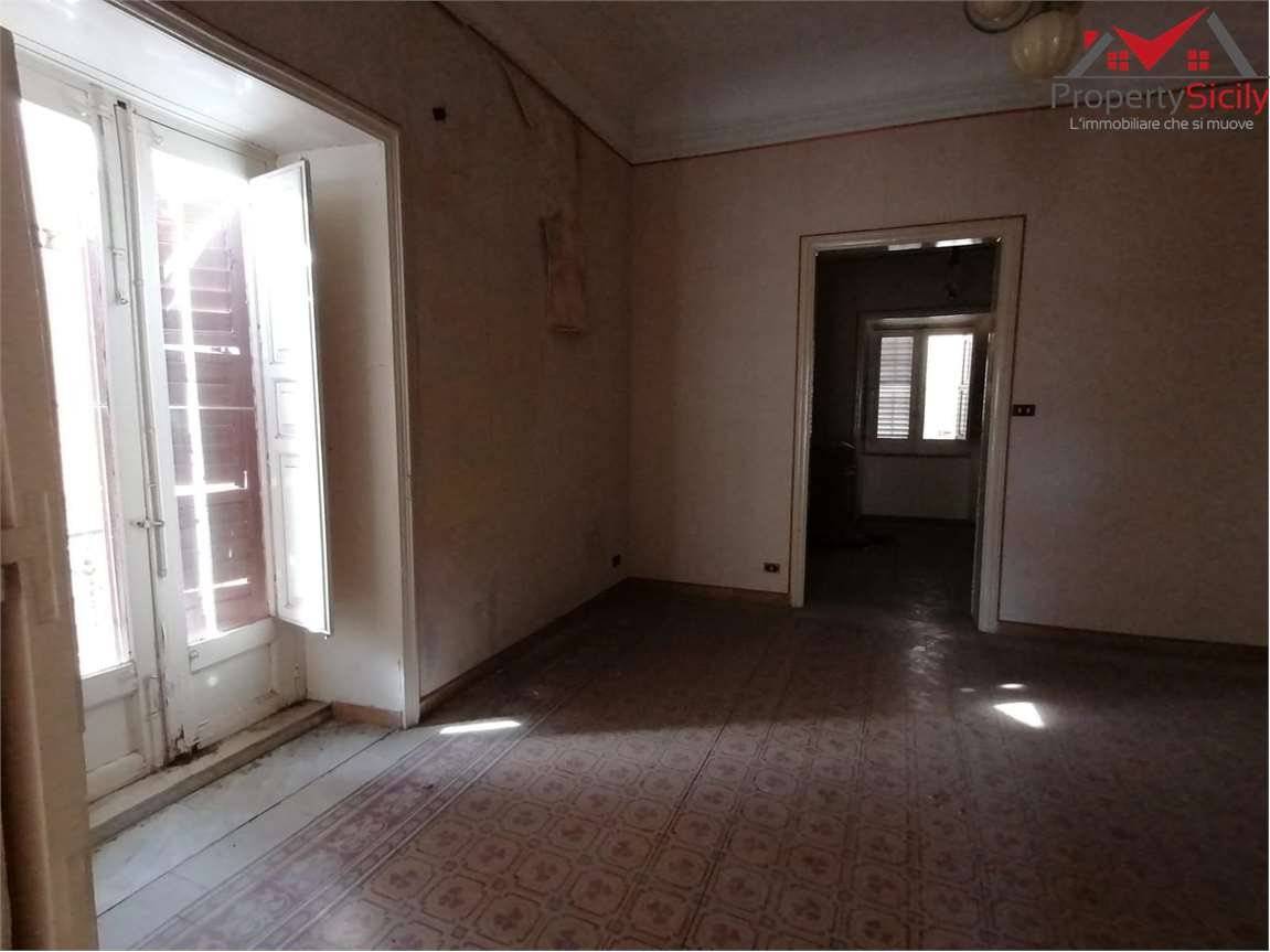 5 rooms Building in Naro, Italy No. 84966
