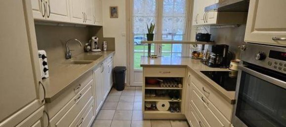 Casa de 4 dormitorios en Royon, France No. 51585 8