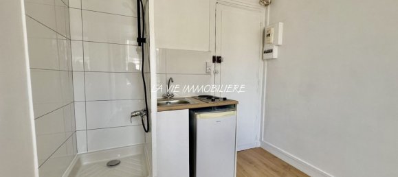 Studio in Paris, France No. 162292 3