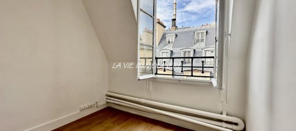 Studio in Paris, France No. 162292 4