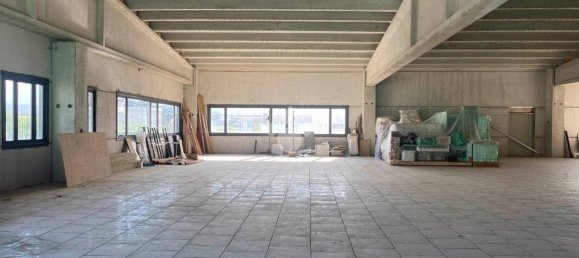 1-salle Bureau à Rende, Italy No. 167396 14