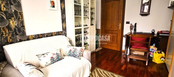Apartamento de 2 dormitorios en Collegno, Italy No. 150069 9